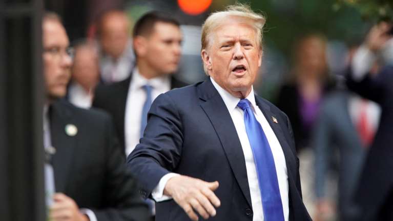 Καταδίκη Τραμπ: Υποστηρικτές του πρώην προέδρου καλούν σε εμφύλιο και ένοπλη εξέγερση