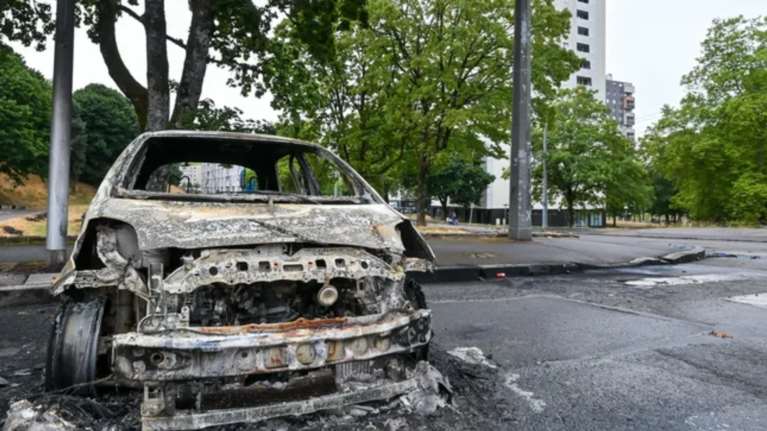 Ταραχές στη Λιμόζ: 100 κουκουλοφόροι τα διέλυσαν όλα στο κέντρο της πόλης - Τραυματίστηκαν αστυνομικοί