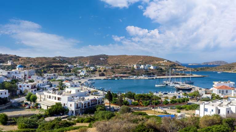 Το νησί που λέει "όχι" στις πισίνες: Σμαραγδένια νερά,  γραφικά σοκάκια, γαστρονομικές εμπειρίες