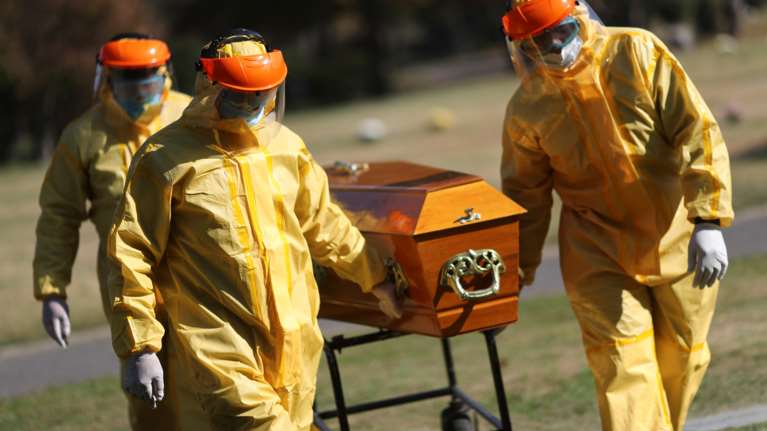 ΠΟΥ: Τριπλάσιοι τελικά οι θάνατοι από τον κορονοϊό, σε σχέση με τα επίσημα στοιχεία