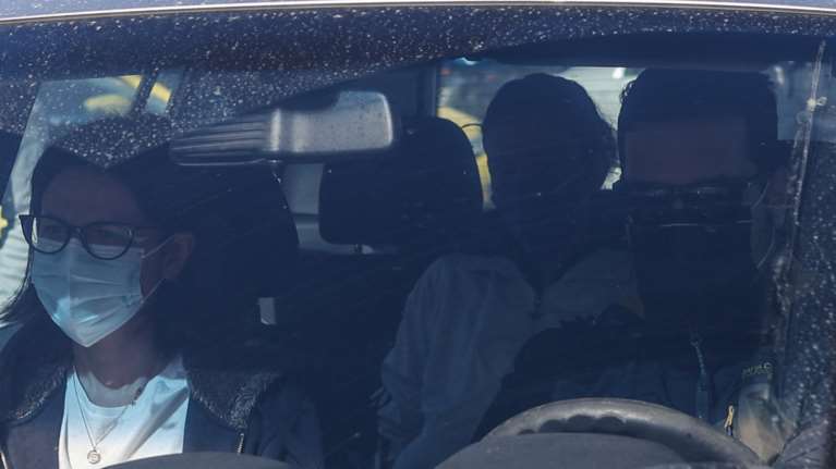 Κολωνός: Προφυλακίστηκε η μητέρα της 12χρονης - Οι απαντήσεις που έδωσε κλαίγοντας στα κρίσιμα ερωτήματα