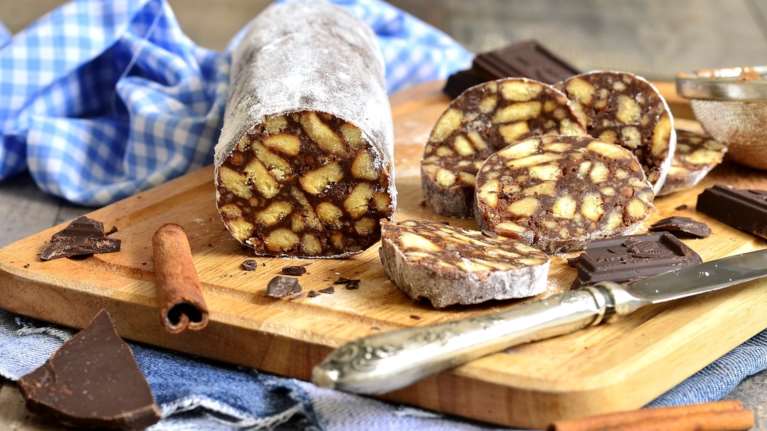 Σούπερ σοκολατένιο γλυκό "σαλάμι" μόνο με πέντε υλικά - Ετοιμο σε λίγα λεπτά