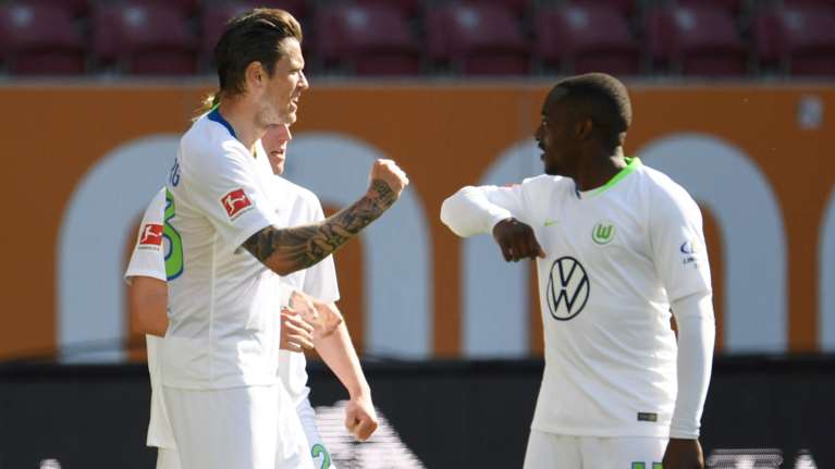 Πανηγυρισμοί με... αγκώνες στην Μπουντεσλίγκα - Ο παίκτης που αρνήθηκε να δώσει χειραψία σε φάουλ [Βίντεο]