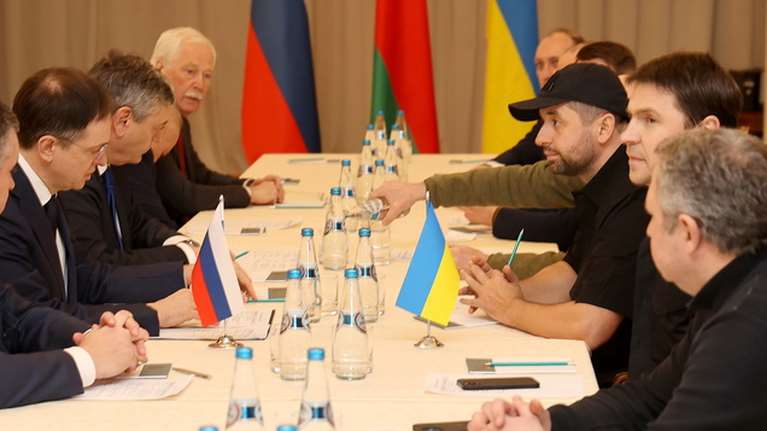 Θρίλερ με τις διαπραγματεύσεις: &quot;Περιθώριο συμβιβασμού&quot; βλέπουν οι Ουκρανοί - &quot;Το Κίεβο δεν δείχνει σοβαρότητα&quot; λέει ο Πούτιν