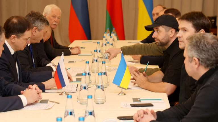 Συνομιλίες στη Λευκορωσία: Οι Ουκρανοί ζητούν την πλήρη αποχώρηση της Ρωσίας από το ουκρανικό έδαφος- Και από Κριμαία- Ντονμπάς