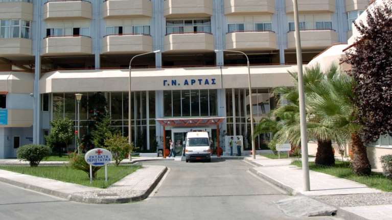 Τραγωδία στην Άρτα: &quot;Κλείσε γρήγορα, ξέχασα το μωρό στο αυτοκίνητο&quot; - Δίωξη για ανθρωποκτονία από αμέλεια στον 35χρονο πατέρα