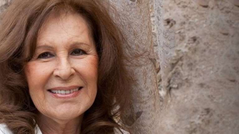 Ρένα Κουμιώτη: Στο νοσοκομείο με εγκαύματα η γνωστή τραγουδίστρια - Από τσιγάρο που κρατούσε