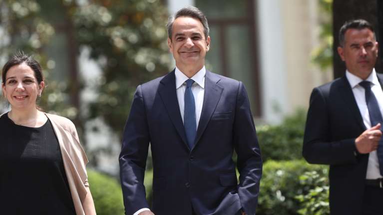 Bloomberg: Ο Μητσοτάκης έσπασε τα δεσμά που επιχείρησε να του βάλει ο ΣΥΡΙΖΑ με την απλή αναλογική