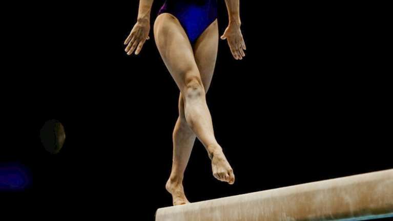 &quot;Με ξεγύμνωσε, πάγωσα σα να ήμουν νεκρή&quot;: Συγκλονίζει η πρωταθλήτρια γυμναστικής για τον προπονητή της - Άλλες 4 καταγγελίες