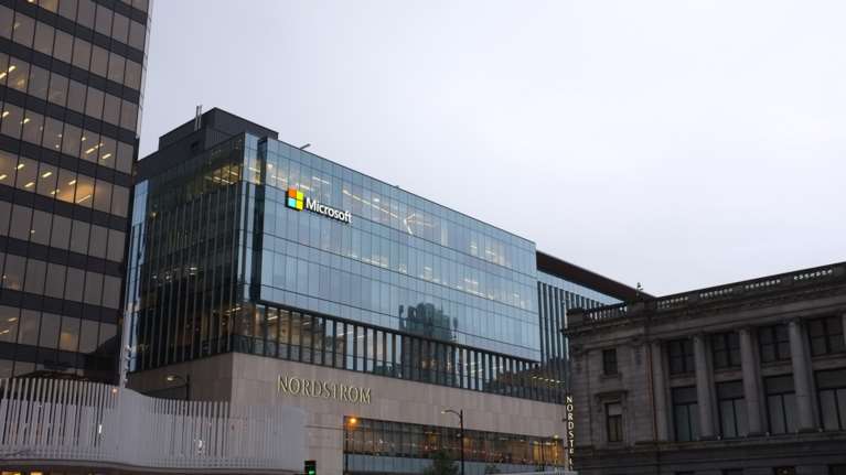 Η Microsoft απολύει σχεδόν 10.000 εργαζόμενους - Το σημείωμα προς το προσωπικό