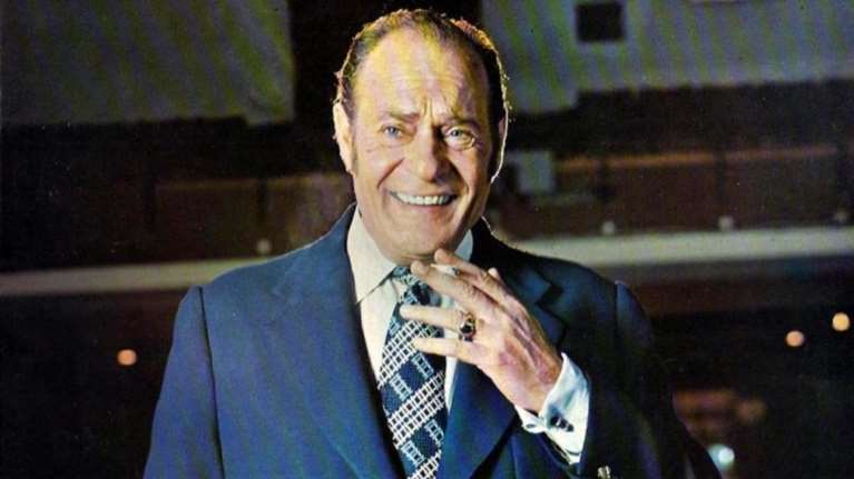 Ρετρό: Λάμπρος Κωνσταντάρας &amp; Ζωή Λάσκαρη αγκαλιασμένοι στη σκηνή - Αυτή είναι η μόνη φορά που συνεργάστηκαν