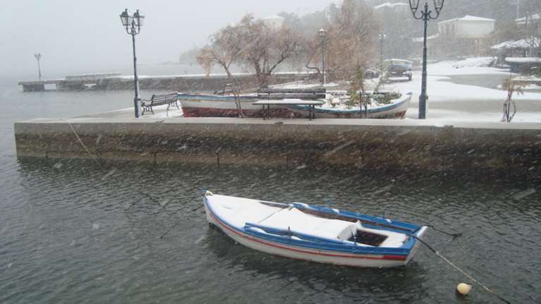 Κακοκαιρία Φίλιππος: Στη θάλασσα έφτασε το χιόνι στο Πήλιο - Πάνω από μισό μέτρο το ύψος του [εικόνες]