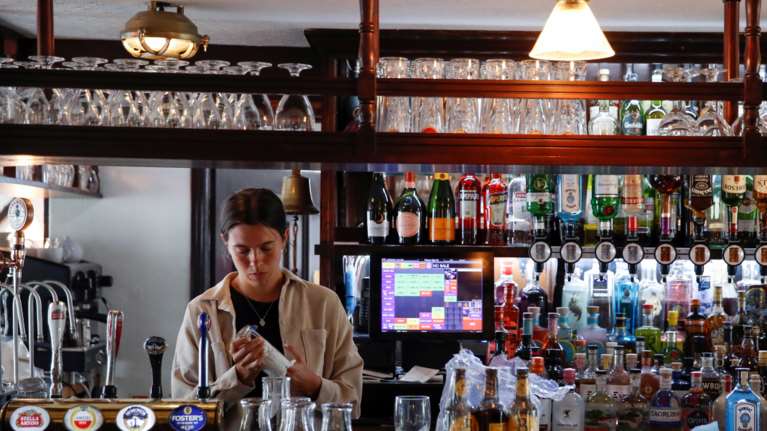 &quot;Καμπάνα&quot; 5.000 ευρώ και 7ήμερο λουκέτο σε 3 νυχτερινά μαγαζιά της παραλιακής