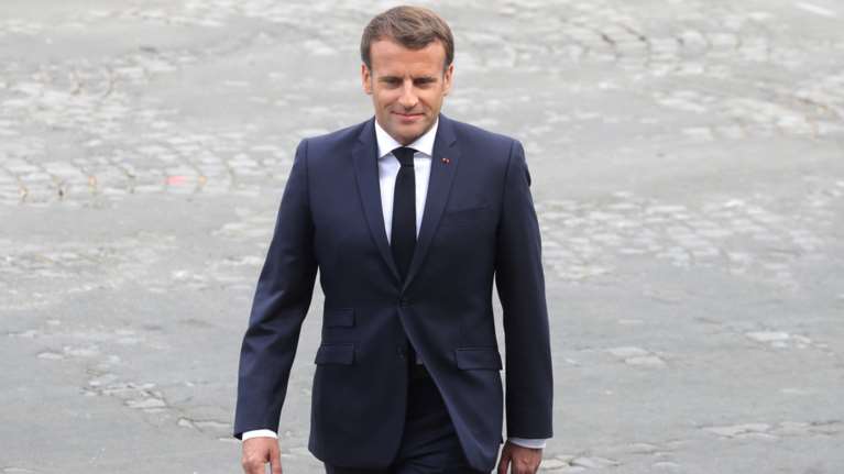 Ο έντονος διάλογος του Μακρόν με τα &quot;Κίτρινα Γιλέκα&quot; - &quot;Χαλαρώστε, κάνω μια βόλτα&quot; [Βίντεο]