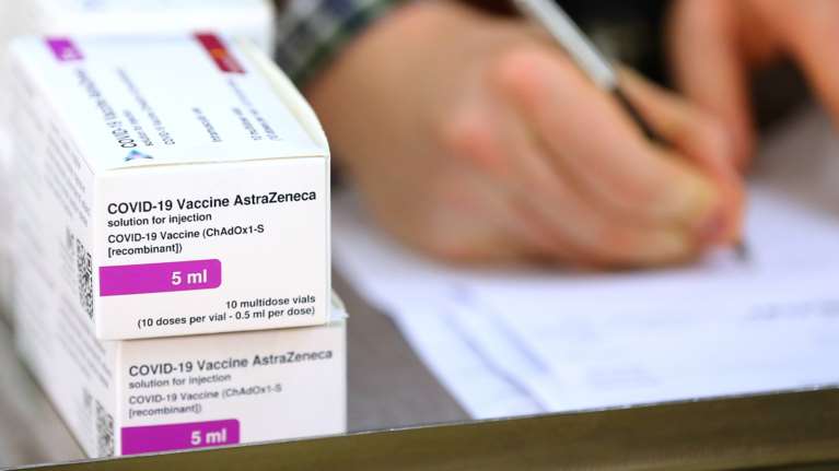 Κορονοϊός: Χαμός με το συμβόλαιο ΕΕ-AstraZeneca - Θα το δώσουμε στη δημοσιότητα, λέει η εταιρεία