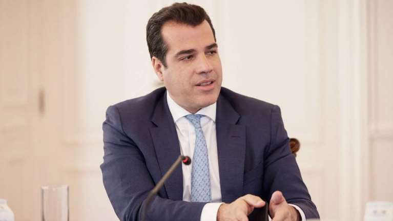 Επιμένει ο Θάνος Πλεύρης: Είναι και τώρα ποινικό αδίκημα το "μπάτσος", μην σοκάρεστε οι αριστεροί