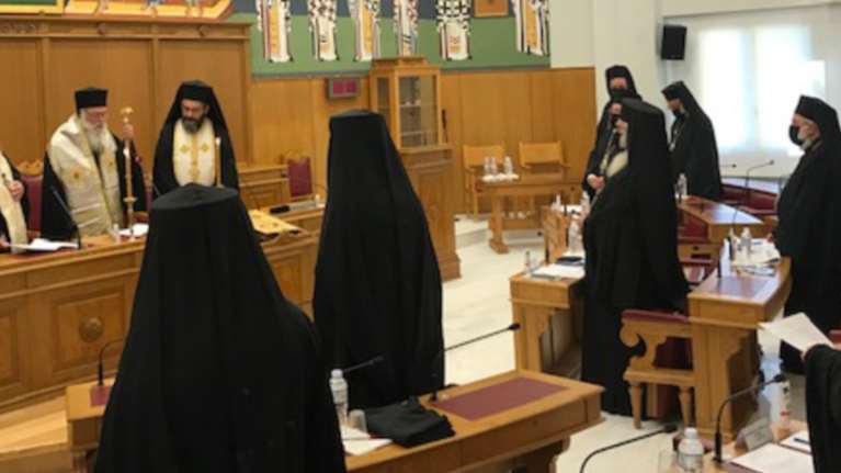 Αποκάλυψη: Το μυστικό κορονο-γεύμα των ιεραρχών με τον Αρχιεπίσκοπο στη Μονή Πετράκη - Ποιοι συμμετείχαν