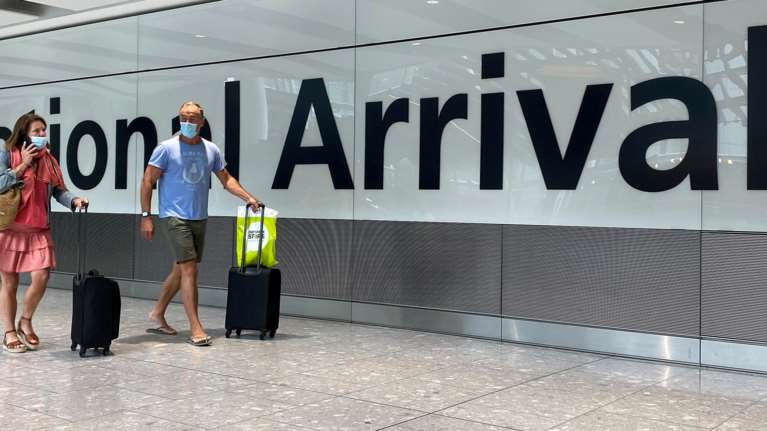 Κορονοϊός: Η Βρετανία βάζει σε καραντίνα ταξιδιώτες από 7 ελληνικά νησιά - Δείτε τη λίστα