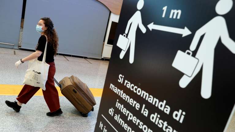 Λιγότερο ανοιχτός και ελεύθερος ο κόσμος μετά την πανδημία, εκτιμά Αμερικανός διεθνολόγος