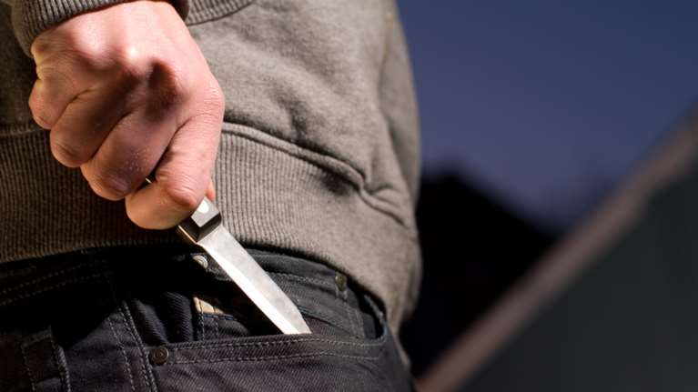 Σοκ στη Λαμία: 30χρονος λήστεψε ΑμεΑ με μαχαίρι για… 30 ευρώ