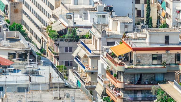 Πλαφόν στο επιτόκιο 400.000 στεγαστικών δανείων - Πού "κλειδώνουν" οι δόσεις - Άμεσα οι ανακοινώσεις