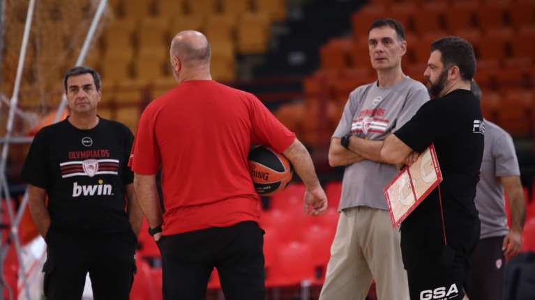 Ολυμπιακός: Ο Γιώργος Μπαρτζώκας απάντησε για το αν θα κάνει μεταγραφές - Όλος ο διάλογος με τους δημοσιογράφους