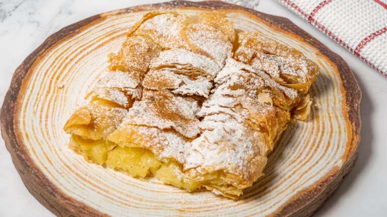 Η μπουγάτσα της τεμπέλας - Πανεύκολη συνταγή με ελάχιστα υλικά