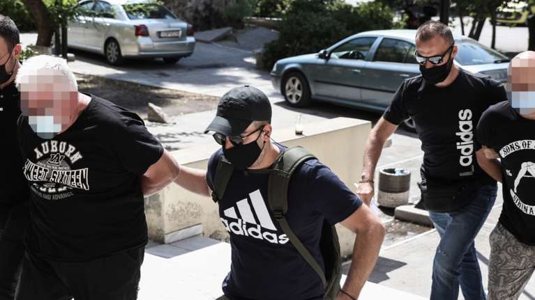 Φρίκη στην Ηλιούπολη: Αυτοί είναι ο πατέρας και ο αστυνομικός που κακοποιούσαν και εξέδιδαν τη 19χρονη  [εικόνες]