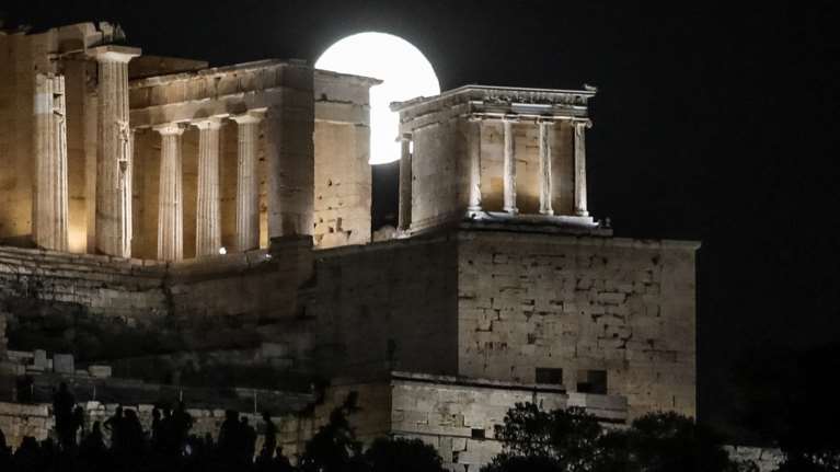 Πανσέληνος Αυγούστου: Σήμερα το &quot;φεγγάρι του οξύρρυγχου&quot; - Ελεύθερη η είσοδος σε αρχαιολογικούς χώρους