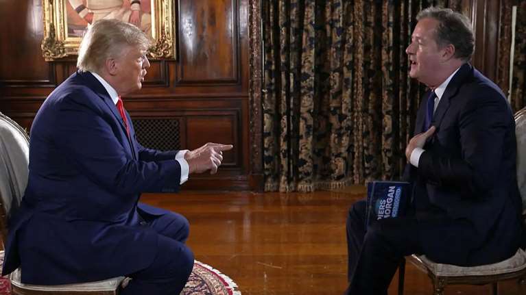 Εκτός ελέγχου ο Τραμπ με δημοσιογράφο: "Είσαι ανόητος" είπε και έφυγε από τη συνέντευξη [βίντεο]