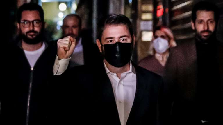 Εκλογές ΚΙΝΑΛ: Η πρώτη αντίδραση Ανδρουλάκη μετά την καταγγελία Παπανδρέου που δυναμίτισε το κλίμα