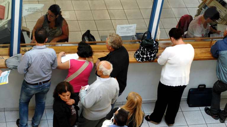 Επιτροπή Πισσαρίδη: Μειώσεις φορολογικών συντελεστών και κατάργηση εισφοράς αλληλεγγύης