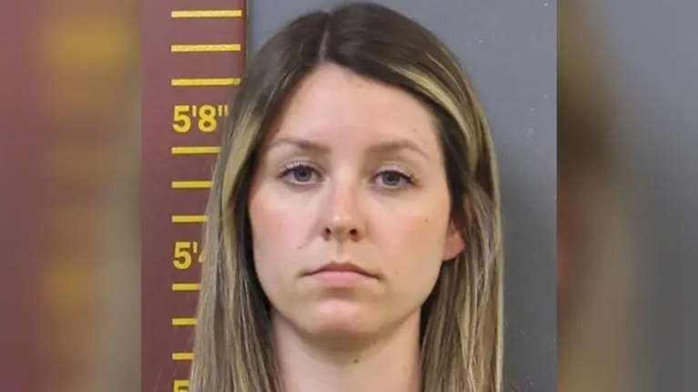 ΗΠΑ: Παντρεμένη καθηγήτρια είχε ερωτικές σχέσεις με ανήλικη μαθήτριά της - Τους κάρφωσε ο απατημένος σύζυγος