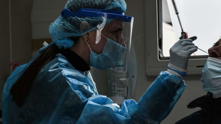 FDA: Πρόβλημα στα rapid test με την μετάλλαξη Ομικρον - Μπορεί να δίνουν ψευδώς αρνητικό αποτέλεσμα