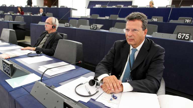 Γιώργος Κύρτσος: Διαγράφηκε για ένα χρόνο από την Κοινοβουλευτική Ομάδα του ΕΛΚ