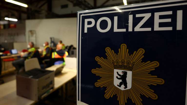 Τρόμος στη Γερμανία για δύο μαθήτριες: Άγνωστος τις τραυμάτισε με μαχαίρι καθώς πήγαιναν στο σχολείο