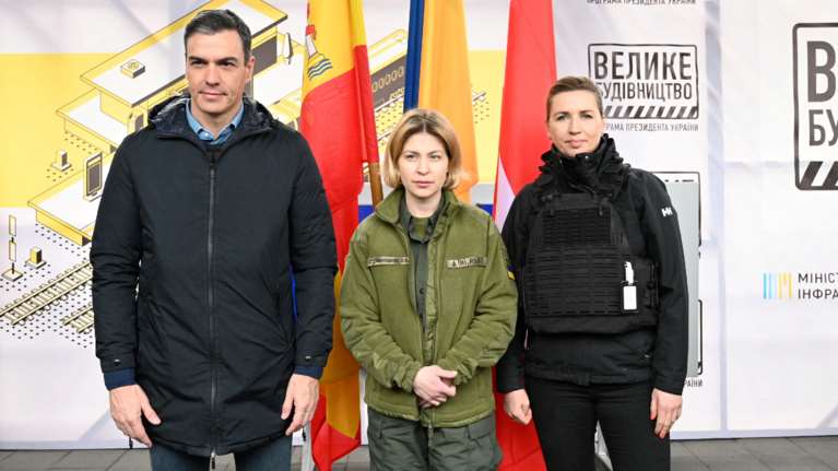 Συνάντηση με τον Ζελένσκι στο Κίεβο έχουν οι πρωθυπουργοί Ισπανίας και Δανίας - Επίσκεψη και στη μαρτυρική Μποροντιάνκα