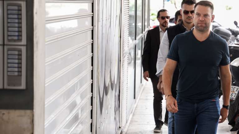 ΣΥΡΙΖΑ: Κασσελάκης εναντίον όλων στην ΚΕ - Το "σφυροκόπημα" των 87 και τα εσωκομματικά δημοψηφίσματα