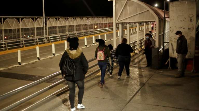 ΗΠΑ: Ο Μπάιντεν αναστέλλει τις απελάσεις παράτυπων μεταναστών για 100 ημέρες