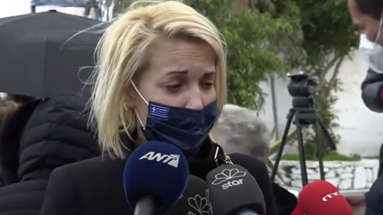 Κηδεία Τζώρτζη Μονογυιού: &quot;Ραγίζουν&quot; καρδιές τα λόγια της αδελφής του, Κατερίνας Μονογυιού