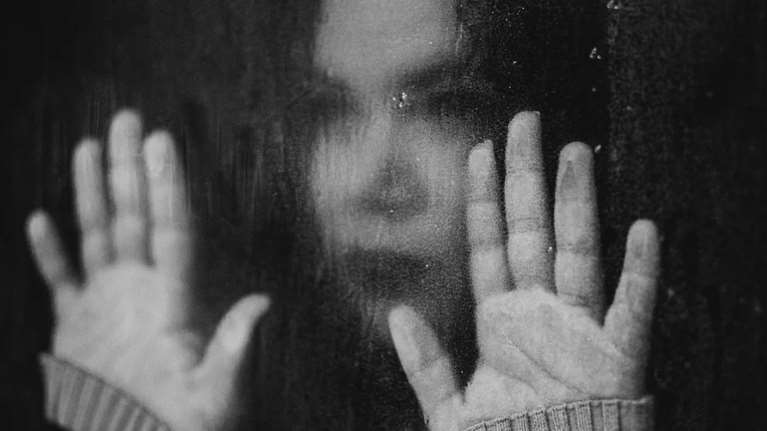 Οι οδηγίες της ΕΛ.ΑΣ. για τα θύματα σεξουαλικής κακοποίησης: &quot;Εχεις φωνή, είμαστε δίπλα σου&quot;