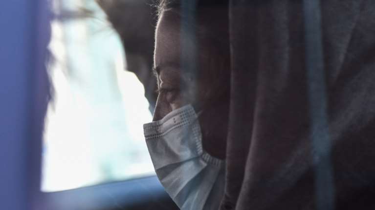 Κολωνός: "Οσοι έκαναν κακό στο παιδί μου να πληρώσουν", λέει η μητέρα της 12χρονης