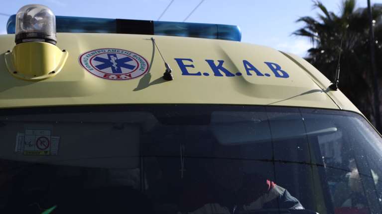 Λάρισα: &quot;Το παιδί έμεινε ώρα χωρίς οξυγόνο, είναι διασωληνωμένο&quot;, λέει η γιαγιά του 9χρονου που πνίγηκε τρώγωντας πορτοκάλι