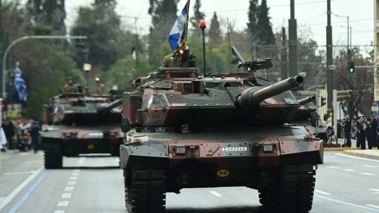 25η Μαρτίου: Μεγαλειώδης η στρατιωτική παρέλαση στο κέντρο της Αθήνας [εικόνες - βίντεο]