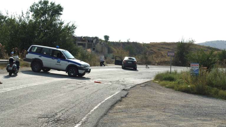 Επεισοδιακή καταδίωξη στη Δυτική Αχαΐα: Πετούσε ναρκωτικά από το παράθυρο και συνελήφθη μέσα στη... θάλασσα