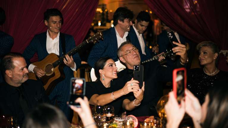 &quot;We deliver Joy&quot;: Τα πολυκαταστήματα attica εγκαινιάζουν και φέτος την εορταστική περίοδο  με ένα εντυπωσιακό Private Festive Dinner