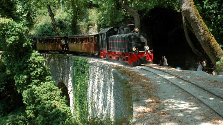 Ξανασφυρίζει ο θρυλικός &quot;Μουτζούρης&quot;, το τρενάκι του Πηλίου - Πότε ξεκινούν τα δρομολόγια