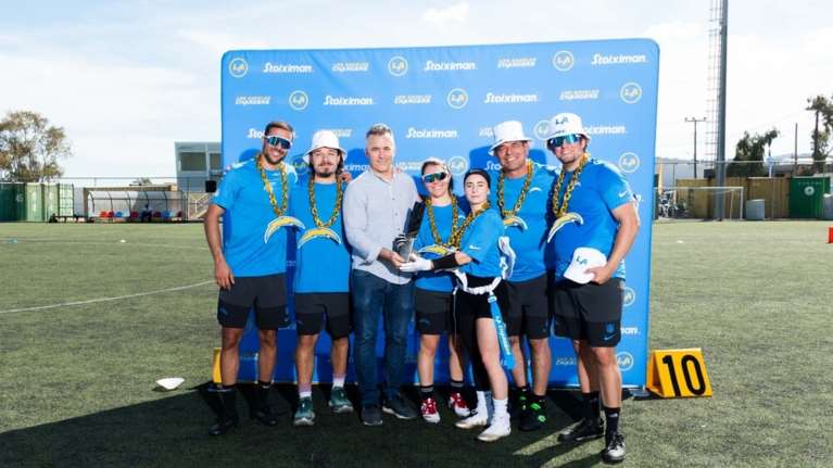 Από το Λος Άντζελες στη Σαντορίνη: Οι Chargers φέρνουν το flag football στην Ελλάδα