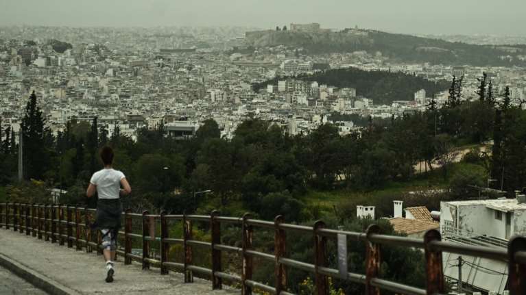 Καλοκαιρινό Σαββατοκύριακο με 30άρια και πολλά μποφόρ - Διαφωνούν οι μετεωρολόγοι για την αφρικανική σκόνη