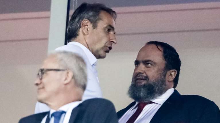 Χωρίς θεατές τα γήπεδα έως ότου μπουν κάμερες και ηλεκτρονικά εισιτήρια- Δεν κάνει πίσω ο Μητσοτάκης παρά την επίθεση από Ολυμπιακό